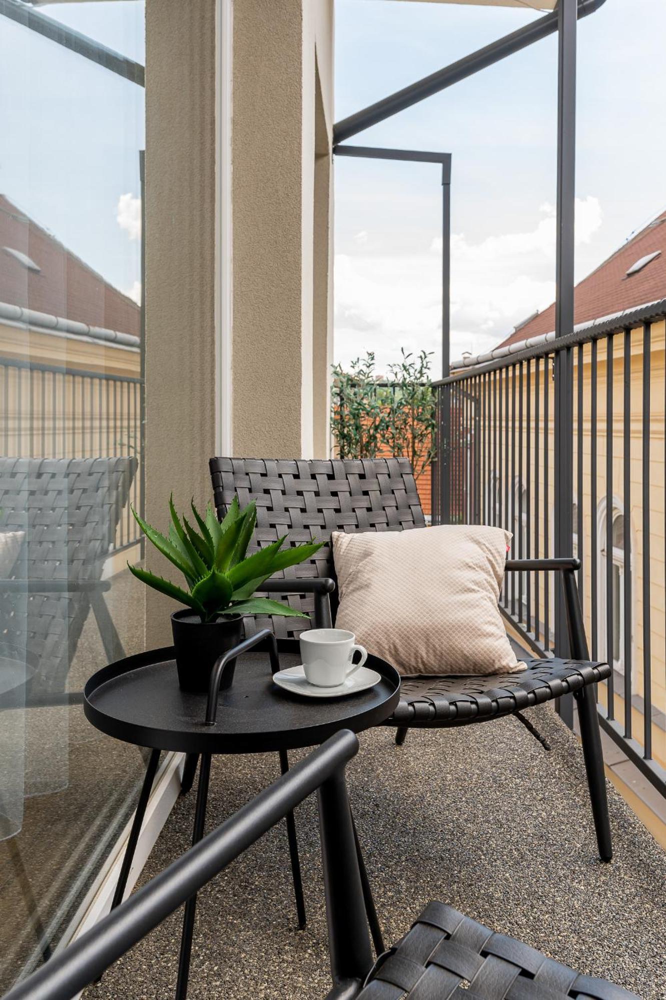 H75 Apartments Kosice Centre Ngoại thất bức ảnh